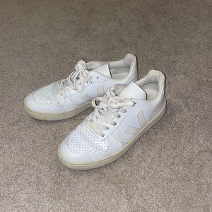 Vejas size 37 white sneakers